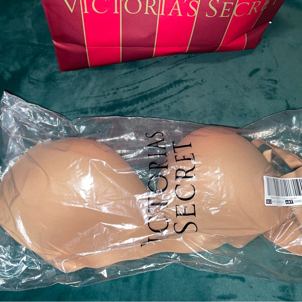 Victoria's Secret Nude Smooth Wireless Push up Plunge Bra